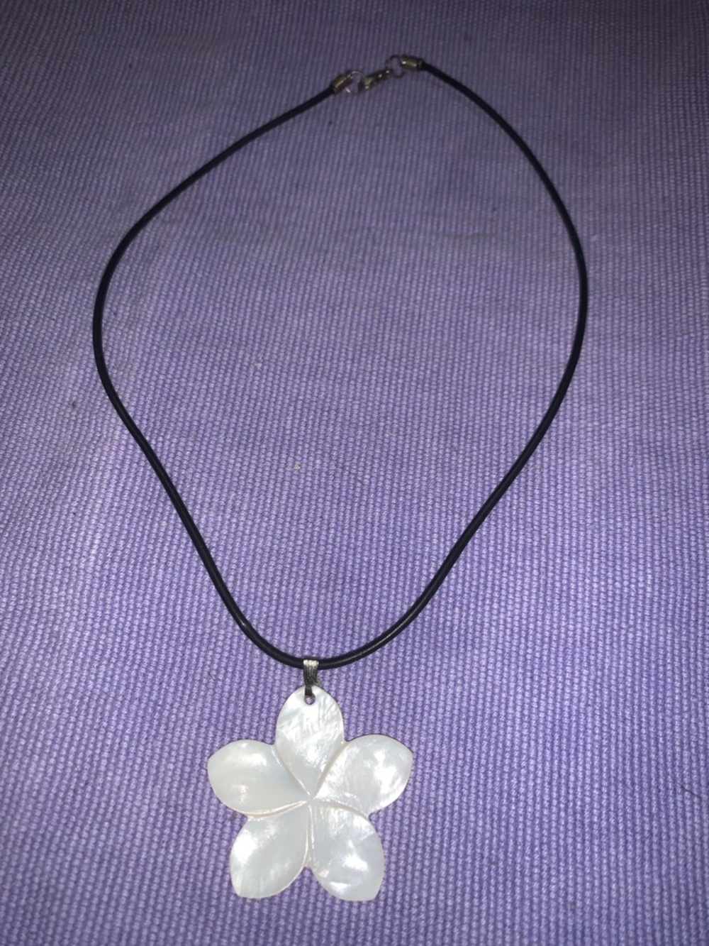 Mother of Pearl Flower Pendant Necklace - White